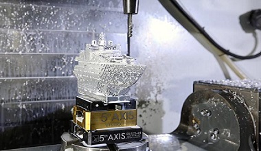 Which aspects should be paid attention to when using 5 axis CNC horizontal milling machine?